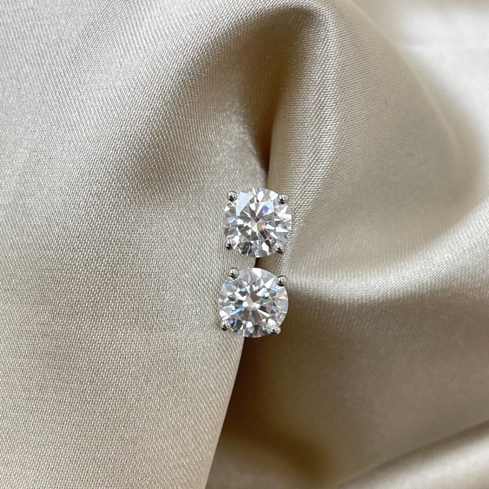 GORGEOUS 💎 2 Carat TCW Certified Moissanite Solitaire Earrings w/Paperwork - Picture 8 of 14